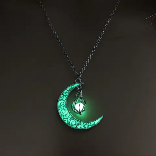 Luminous Crescent Moon Necklace – Glow in the Dark